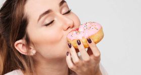 Sweets: స్వీట్లు తెగ తింటున్నారా ? మీ శరీరానికి జరిగే నష్టం ఇదే !