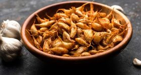 Fried Garlic: నెయ్యిలో వేయించిన వెల్లుల్లి తింటే.. ఈ వ్యాధులన్నీ పరార్ !
