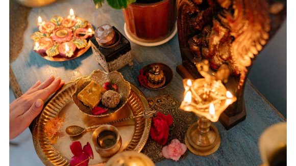 Puja Materials: పూజ తర్వాత మిగిలిన వస్తువులను ఏం చేయాలి ?