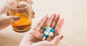 Alcohol: ఈ మందులు వాడుతున్నప్పుడు మద్యం తాగుతున్నారా ? అయితే జాగ్రత్త !