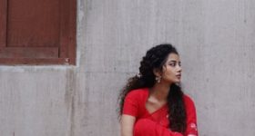 Anupama Parameswaran: ఎర్ర చీరలో చీరలో అనుపమ సోయగాలు.. నడుము వయ్యారాలతో!