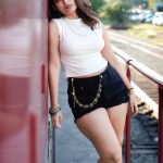 Ananya Nagalla: పొట్టి నిక్కర్లో థైస్ అందాలతో రెచ్చగొడుతున్న అనన్య!
