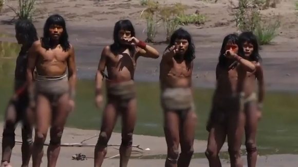 Amazon Forest Uncontacted Tribe: అమెజాన్ అడవుల్లో వింత లోకం.. బాహ్య ప్రపంచానికి తెలియని తెగ కెమెరా కంటికి చిక్కిందిలా!