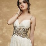 Ashika Ranganath : వైట్ డ్రెస్ లో మతిపోగొడుతున్న ఆషిక..రెండు కళ్లు చాలట్లే..!