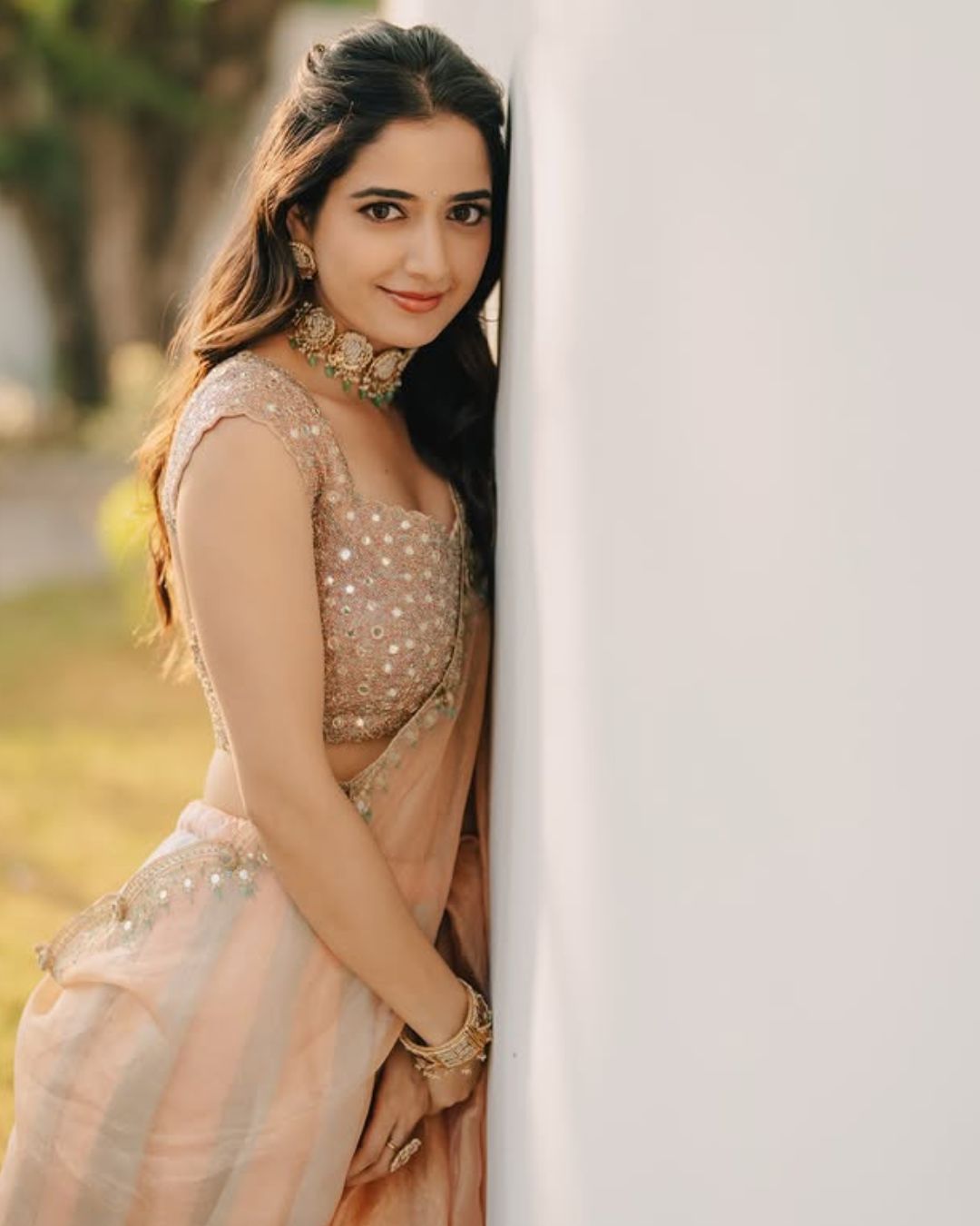 Ashika Ranganath : లెహంగాలో మనసు దోచుకుంటున్న ఆషిక.. మతిపోతుంది మామ..