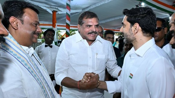 Vijayawada At Home Event: విజయవాడలో ఎట్ హోం కార్యక్రమం.. లోకేశ్-బొత్స మధ్య చర్చపై వైసీపీ ఆరా