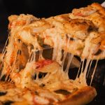 Chicken Pizza: చికెన్ కర్రీ మిగిలిపోయిందా? ఇలా చికెన్ పిజ్జా సులువుగా చేసేయండి