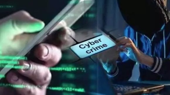 Cyber crime: మాజీ ఐపీఎస్ అధికారి దంపతులకు సైబర్ టోకరా.. ఏకంగా రూ. 2.58 కోట్లు స్వాహా!