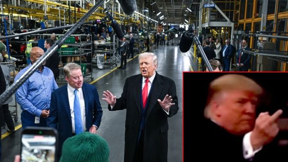 Trump: ఫోర్డ్ ఫ్యాక్టరీలో ట్రంప్‌కు నిరసన.. మధ్య వేలితో బదులు, వీడియో వైరల్