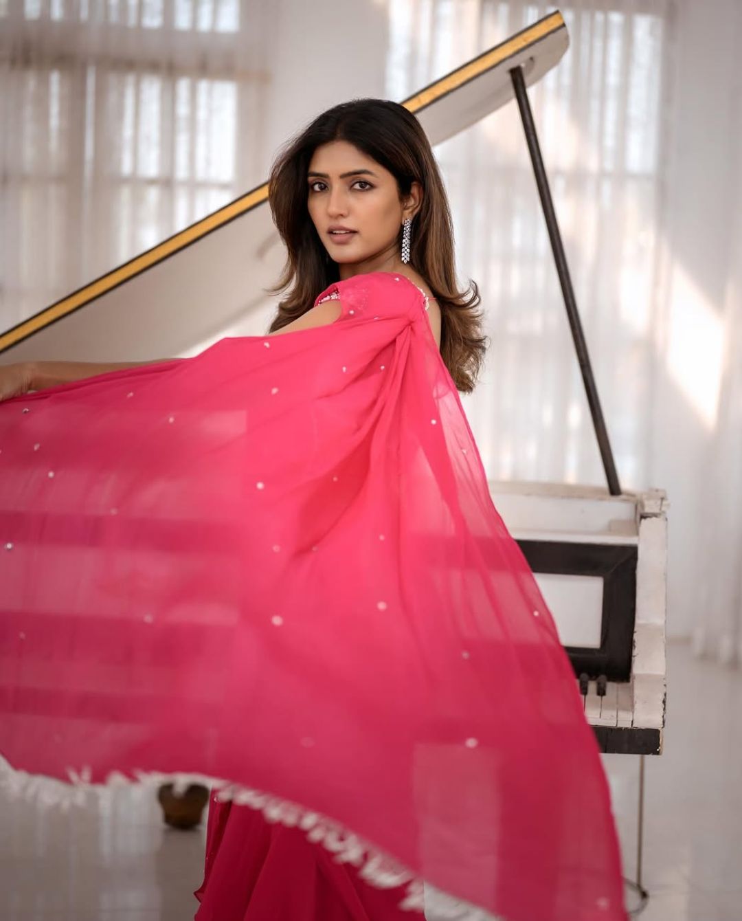 Eesha Rebba: నడుము అందాలతో గిలిగింతలు పెడుతున్న ఈషా రెబ్బ!