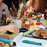 Talking while Eating: తినేటప్పుడు మాట్లాడితే ఆరోగ్యానికి అంత ప్రమాదమా?