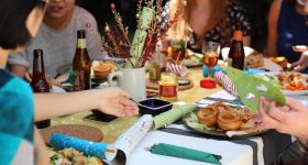 Talking while Eating: తినేటప్పుడు మాట్లాడితే ఆరోగ్యానికి అంత ప్రమాదమా?