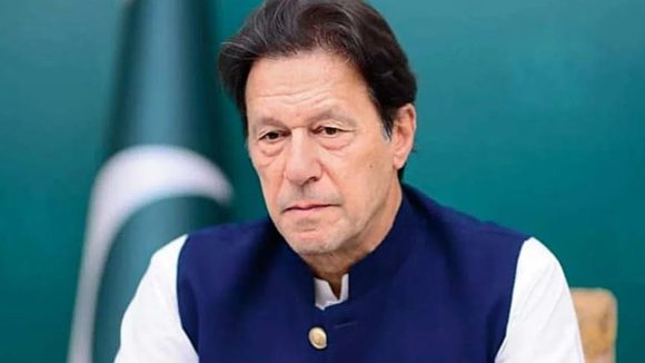 Imran Khan: ఇమ్రాన్ ఖాన్ ఆరోగ్య పరిస్థితి విషమం.. స్పష్టత ఇవ్వాలని కుటుంబ సభ్యుల డిమాండ్.