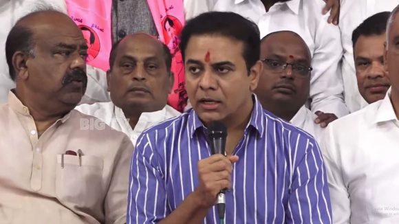 KTR On Press Meet: మీడియాతో కేటీఆర్.. తప్పుడు పనులు చేయలేదు, హీరోయిన్లతో సంబంధాలు అంటగట్టారు