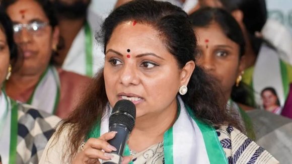 Kavitha: తప్పు చేసిన వారు శిక్ష అనుభవించాల్సిందే.. కేసీఆర్‌కు సిట్ నోటీసులపై కవిత సంచలన వ్యాఖ్యలు
