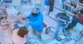 Keesara Robbery: కీసర జ్యువెలరీ షాపు దోపిడీ కేసు.. గొడ్డలితో దాడి చేసిన ఆ ఇద్దరు అరెస్ట్