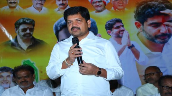 Kollu Ravindra: దొంగ సారా అమ్మి దొరికిపోయి విమర్శలా?.. జోగి రమేశ్ కు మంత్రి కొల్లు రవీంద్ర వార్నింగ్