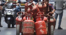 LPG Gas Price Hike: న్యూ ఇయర్ షాక్: భారీగా పెరిగిన గ్యాస్ ధరలు.. పెట్రోల్, డీజిల్ రేట్లు ఇవే!