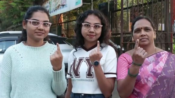 Maharashtra Civic Body Polls-2026: మహారాష్ట్రలో మున్సిపల్ ఎన్నికలు.. ఓటేసిన ప్రముఖులు, అందరిచూపు ముంబై, పూణెపైనే