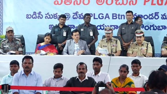 Maoist Surrender: మావోయిస్టులకు బిగ్ షాక్.. డీజీపీ ఎదుట బర్సే దేవా, రాజిరెడ్డి లొంగుబాటు!