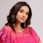 Meenakshi Chaudhary: అతని కోసం ఏకంగా ఒక సంవత్సరం వేచి చూసిన మీనాక్షి చౌదరి.. చివరికి ఏమైందంటే..!