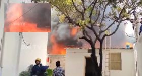 Fire Accident: హైదరాబాద్‌లో భారీ అగ్నిప్రమాదం.. సెల్లార్‌లో చిక్కుకున్న ఆరుగురు, ఎగిసిపడుతోన్న అగ్ని కీలలు