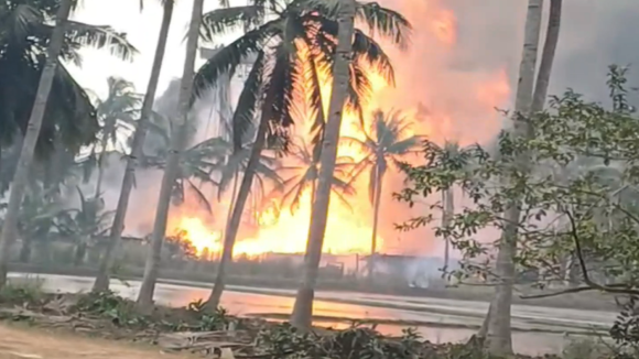 ONGC Gas Leak: ఇరుసుమండ ఓఎన్‌జీసీ సైట్ లో భారీగా గ్యాస్  లీక్.. ఎగిసిపడుతున్న మంటలు