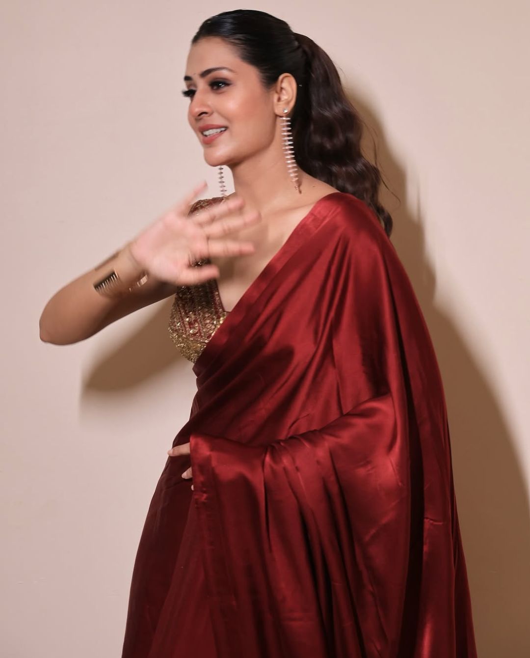 Payal Rajputh: ఎరుపు రంగు చీరలో హీట్ పుట్టిస్తున్న పాయల్!