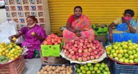 Train Food: కుళ్లిన గుడ్లు, ఆలు గడ్డలు.. రైలు ప్రయాణికులకు పెట్టేది ఇదా? దొరికేశారు!