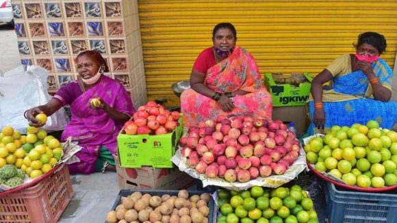 PM SVANidhi: ఆధార్ కార్డుపై రూ.90 వేల రుణం, క్రెడిట్ కార్డు కూడా.. పీఎం స్వనిధి పథకం గురించి తెలుసా?