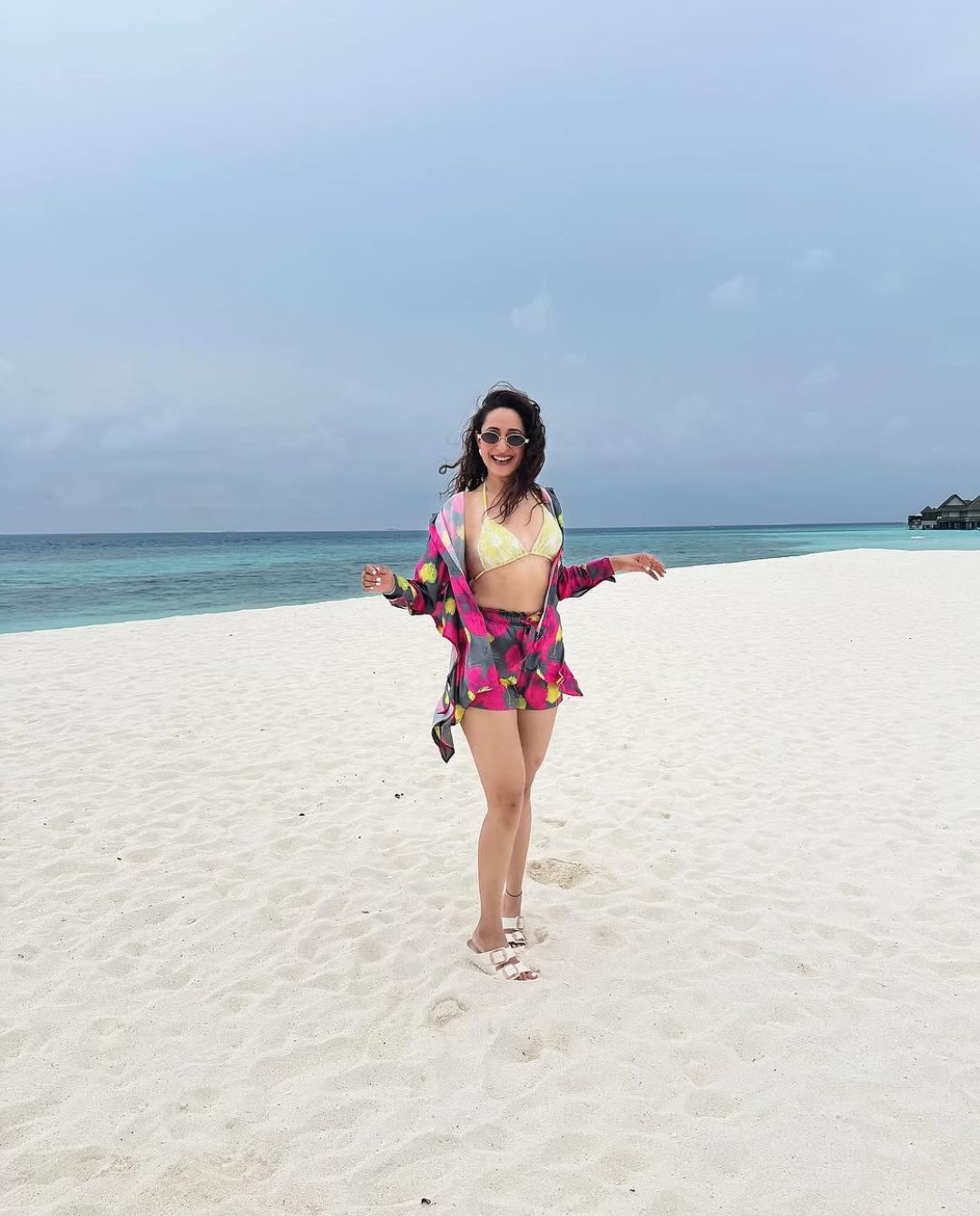 Pragya Jaiswal: బీచ్ లో బికినీ అందాలతో ఆకట్టుకుంటున్న ప్రగ్యా!