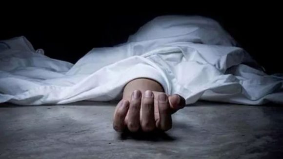 Family Suicide Attempt: శ్రీకాళహస్తిలో విషాద ఘటన.. ఒకే కుటుంబానికి చెందిన నలుగురు ఆత్మహత్యాయత్నం