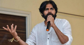 Watch Video: రెప్పపాటులో ఘోరం.. కారులోంచి జారిపడిన చిన్నారి.. గుండె ఆగిపోయే దృశ్యం!