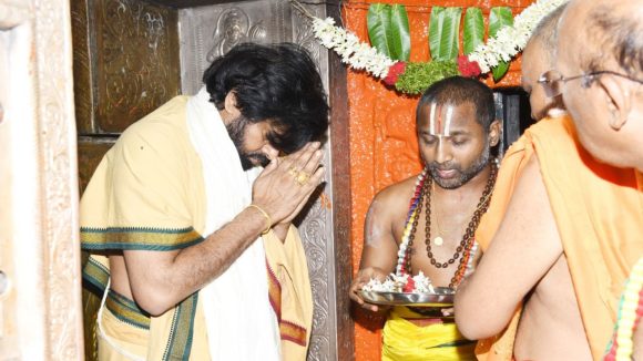 Pawan kalyan : పవన్ తెలంగాణ టూర్.. విషం కక్కిన వైసీపీ!