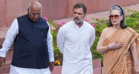 Congress Party: మొదలుపెట్టిన దగ్గర నుంచే.. ఏపీకి  ఖర్గే, రాహుల్, సోనియా రాక.. ఆపై ఆందోళనలు