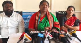 Mohan Babu: పండగ రోజు తూలుతున్న మోహన్ బాబు... మందు కొట్టాడా అంటూ ట్రోల్స్
