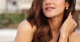 Simran Chodhary: బ్లాక్ డ్రెస్ లో టాప్ అందాలతో హీట్ పుట్టిస్తున్న సిమ్రాన్ చౌదరి!