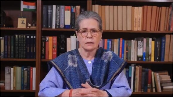 Sonia Gandhi: సోనియా గాంధీకి అస్వస్థత.. ఢిల్లీ కాలుష్యం వల్లేనా?