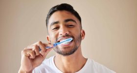 Brushing Mistakes: బ్రష్ చేస్తున్నారా.. లేక ఎనామెల్‌ను పోగొట్టుకుంటున్నారా ? ఈ పొరపాట్లు అస్సలు చేయకండి !