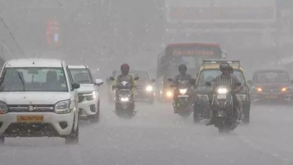 Weather: రాష్ట్రంలో అకస్మాత్తుగా మారిన వాతావరణం.. కాసేపట్లో ఈ ప్రాంతాల్లో భారీ వర్షం..?
