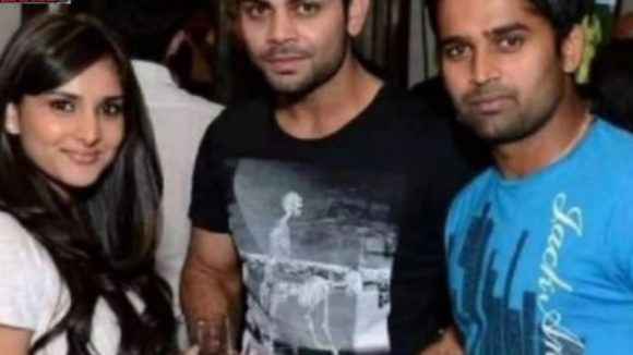 Virat Kohli: కోహ్లీకి నీకు అస‌లు సిగ్గుందా ?  టీ ష‌ర్ట్ పై బూతు బొమ్మ‌లు