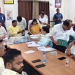 Visakhapatnam Crime: విధుల్లో ఉండగానే గుండెపోటు.. స్వచ్ఛ ఆంధ్ర కార్పొరేషన్ చైర్మన్ సమీక్షలో ఎస్ఈ మృతి