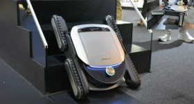 Robot Vacuum Climbs Stairs: ఇంట్లో మెట్లు ఎక్కే రోబో.. ఏ మూలనైనా శుభ్రం చేసే రోబో వ్యాక్యూం క్లీనర్