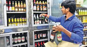 Wine Shops Close: మందుబాబులకు బ్యాడ్ న్యూస్.. రేపు వైన్ షాపులు బంద్