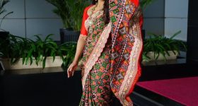 Aishwarya Rajesh : కొంగుచాటు చూపులతో కవ్విస్తున్న ఐశ్వర్య రాజేష్..