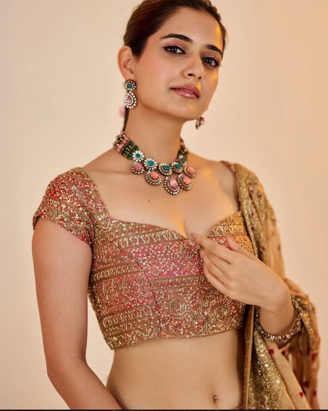 Ashika Ranganath : అబ్బా.. లంగావోణిలో ఆషిక ముద్దొస్తుంది మావా.. స్టిల్స్ మాములుగా లేవు..