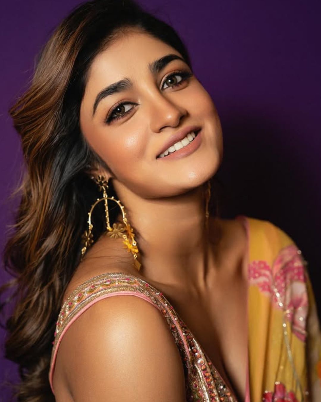 Dimple Hayathi : పూల చీరలో మెరిసిన డింపుల్.. ఏముంది మావా..