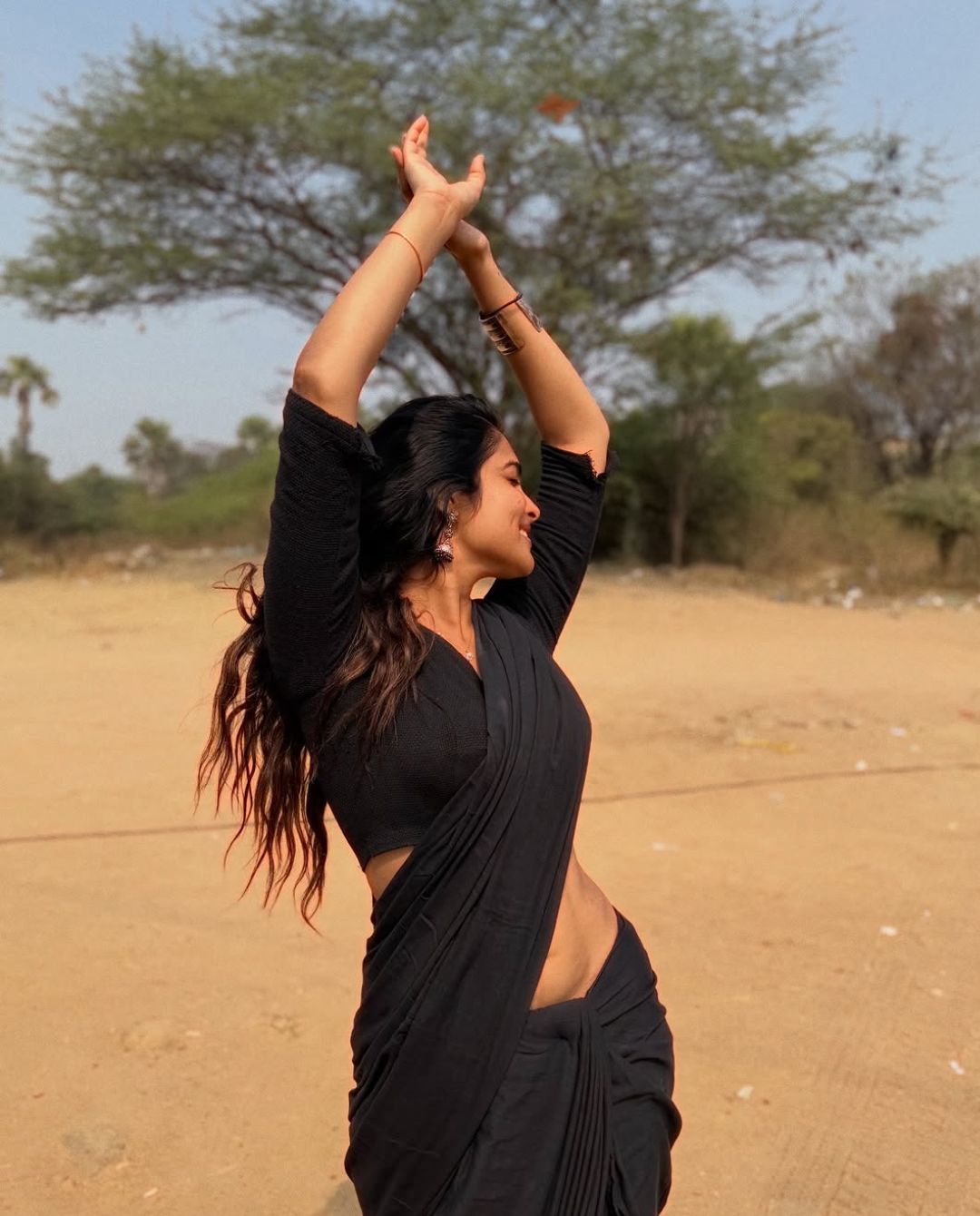 Actress Divi vadthya: చెయ్యి పట్టి నడిపిస్తావా? కాబోయే భర్త కోసం దివి ఎదురుచూపులు!