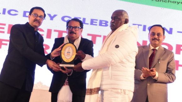 Best Sarpanch Award: జాతీయ స్థాయిలో మెరిసిన ఏపీ సర్పంచ్.. కేంద్ర మంత్రి చేతుల మీదుగా రావిచెర్ల సర్పంచ్ కు అవార్డు! 