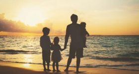 Divi Vadthya: బెడ్ పై దివి అందాల విందు.. కుర్రాళ్ళు ఏమైపోతారో..